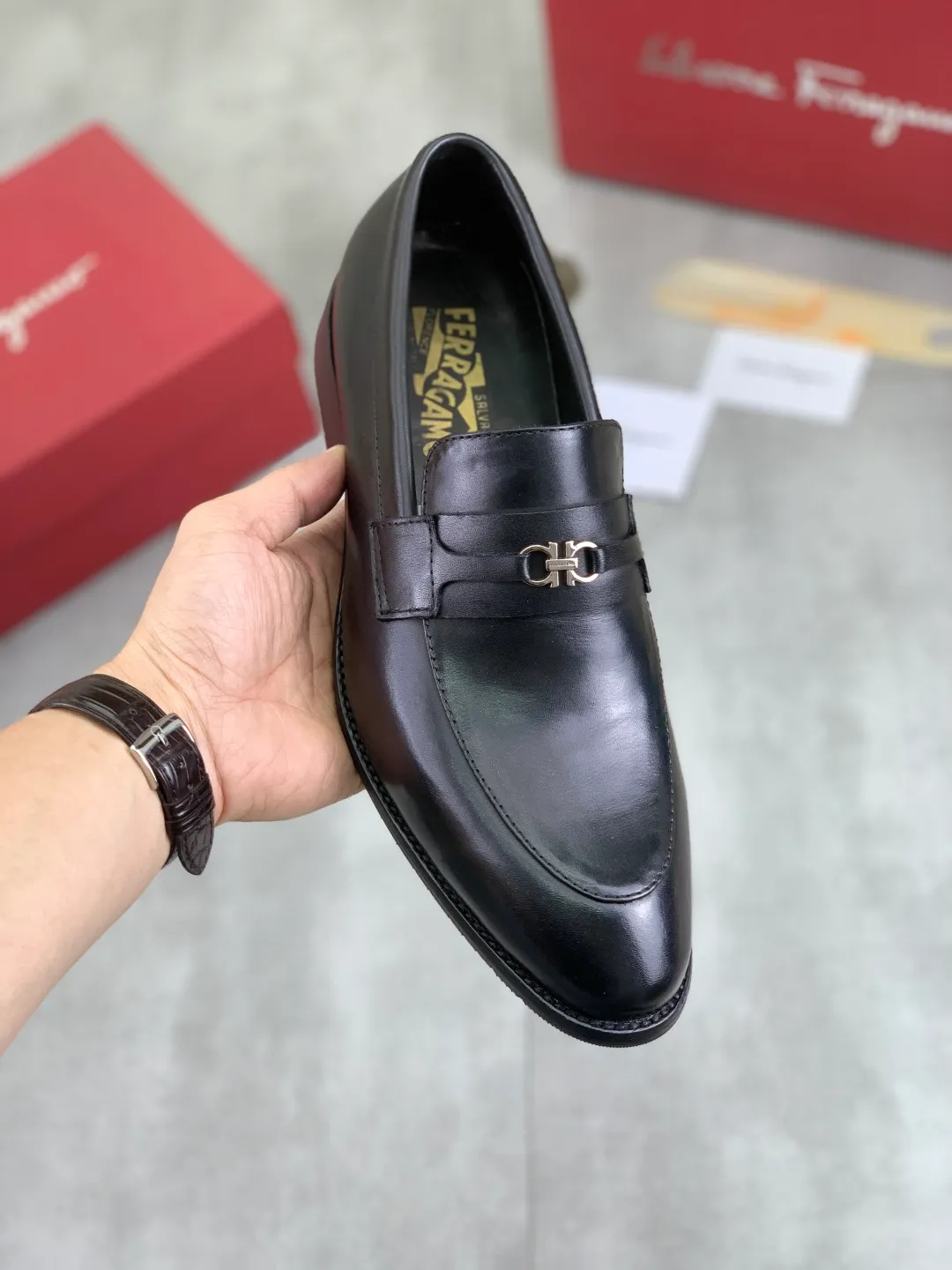Men's Men's Shoes 💰P480💰[New Style] Water-dyed Niuli 🆘[Salvatore Ferragamo] Ferragamo's latest casual business leather shoes for men! Available at counters simultaneously! The fabric is made of specially imported original calfskin, and the interior is made of imported water-dyed cowhide. It is absolutely luxurious and leads the fashion trend. Matching code: 39-44, black optional